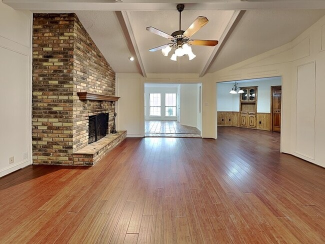 Building Photo - 205 Woodpark Ln