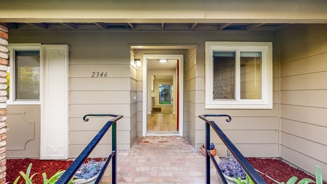 Building Photo - Meticulously Maintained Four Bedroom Singl...