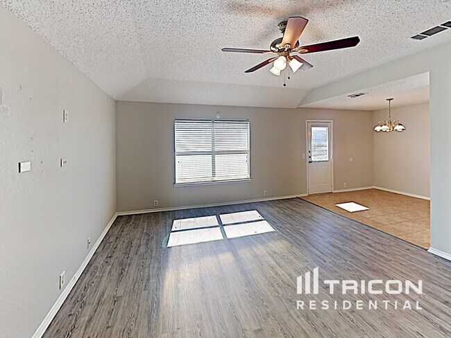 Building Photo - 704 River Run Dr