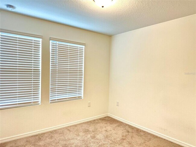 Building Photo - 182 Mandovi St