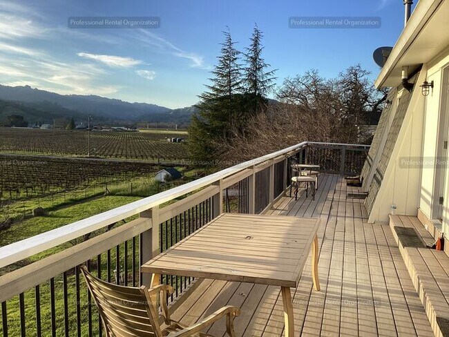 Building Photo - Upper Carriage house Flat with deck & expansive Vineyard and Sunset views