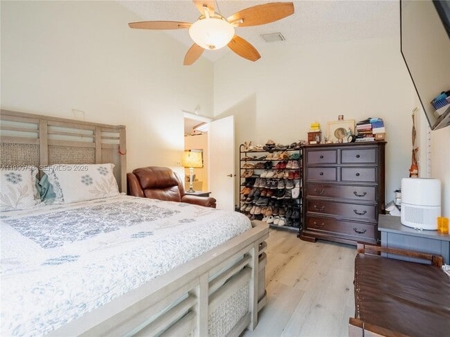 Building Photo - 206 SW 159th Way