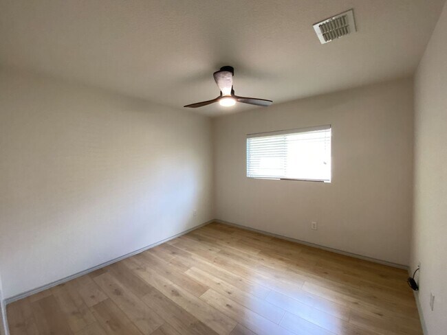 Building Photo - 1 STORY 3 BEDROOM WITH AN OFFICE AND 2 BATHROOM.