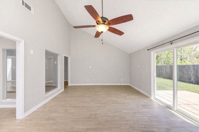 Building Photo - 5054 Pine Cliff Dr