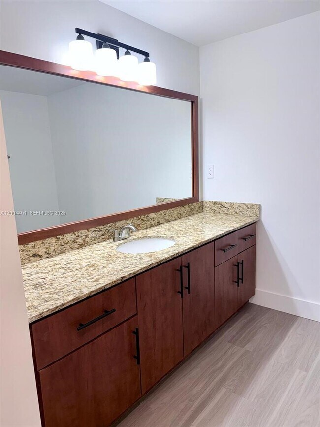 Building Photo - 131 SW 117th Ave