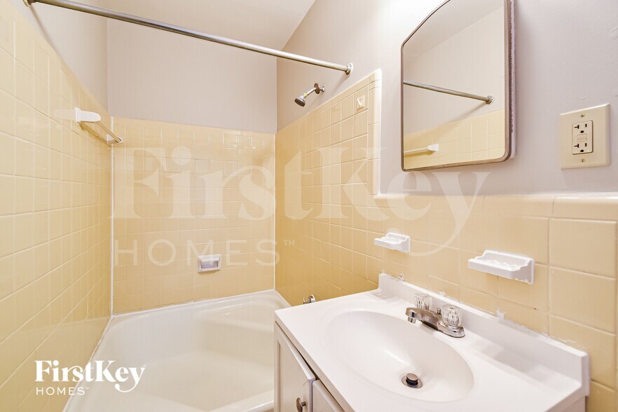 Building Photo - 1083 Richland Dr