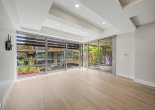 Building Photo - 7147 E Rancho Vista Dr