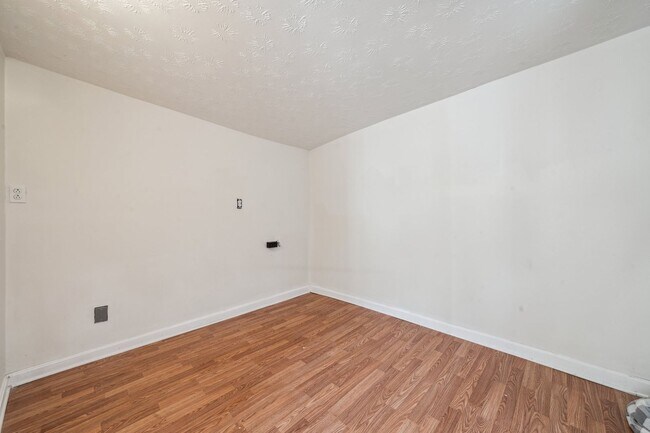 Building Photo - Spacious 3 Bedroom Home in Spring Garden (Single Family)