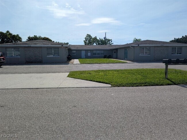 Building Photo - 3705 SE 9th Pl