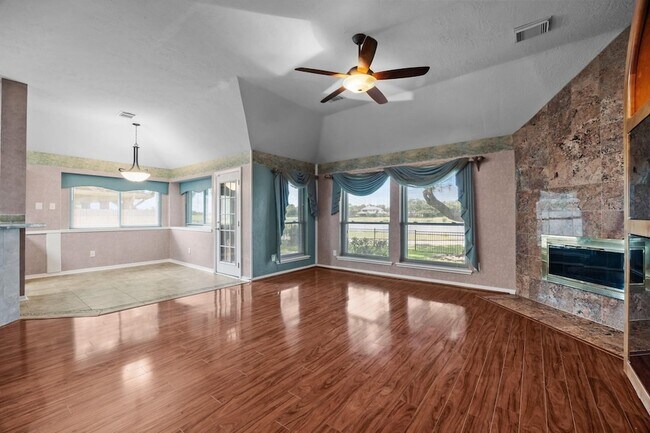 Building Photo - 2723 Shelby Dr