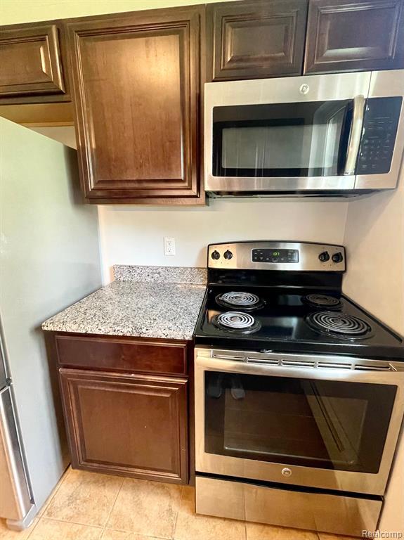 Building Photo - 525 Fairbrook St