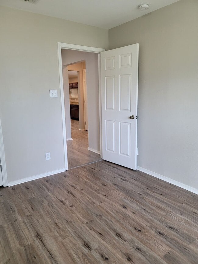 Building Photo - 4/2/2 TOTALLY renovated home