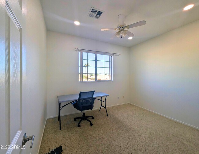 Building Photo - 242 S Sycamore Pl