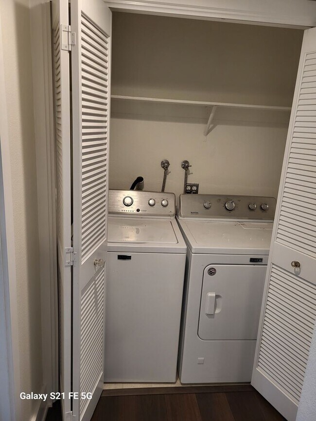 Building Photo - NEW PRICE REDUCTION!!! Beautiful Condo: 3 ...