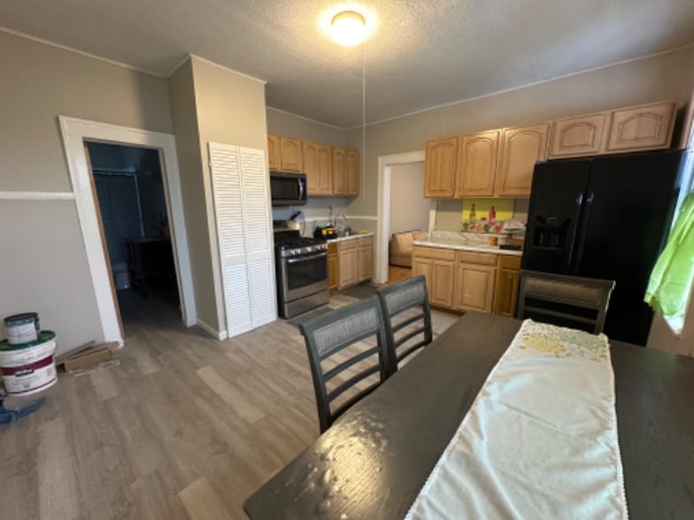 Building Photo - 10 Thorp St