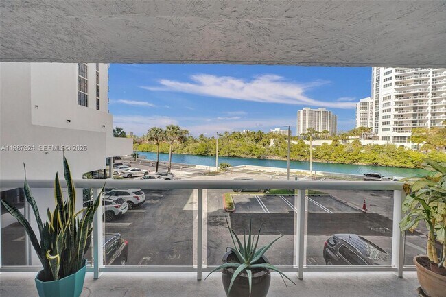 Building Photo - 20515 E Country Club Dr