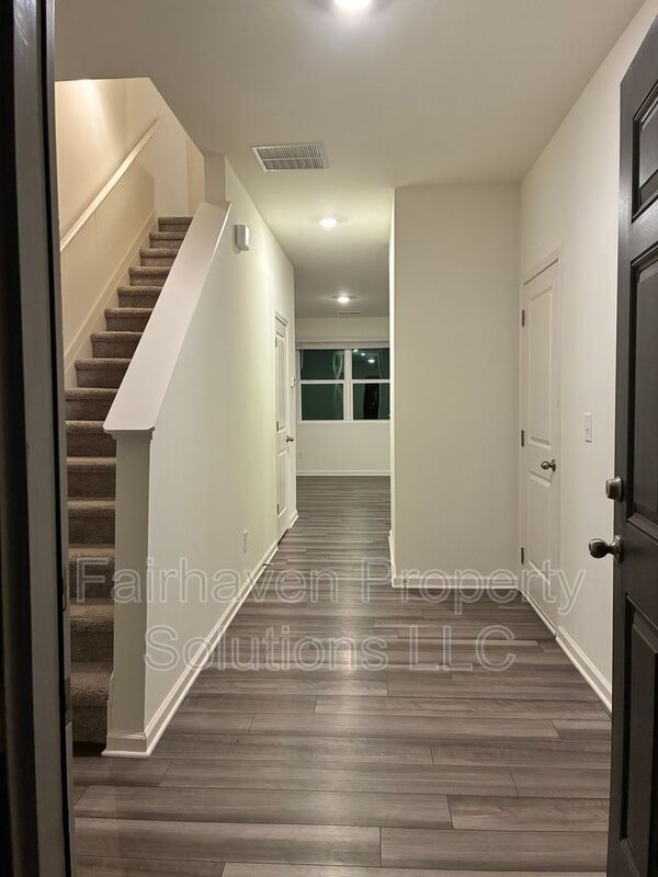 Building Photo - 1050 Paddington Dr