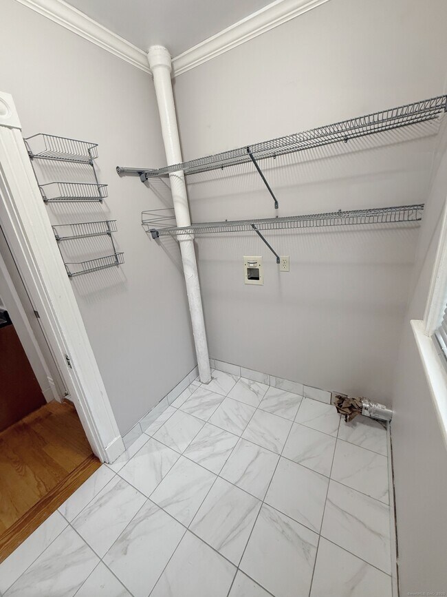 Building Photo - 1716 Farmington Ave