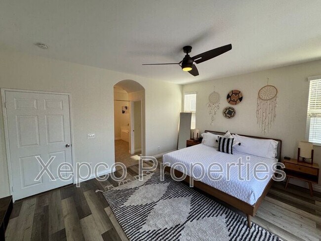 Building Photo - 80746 Diamondback Trail