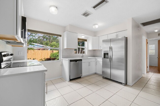 Building Photo - 5107 26th Ave S