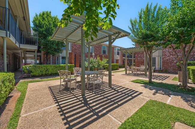 Building Photo - 7920 Rockwood Ln