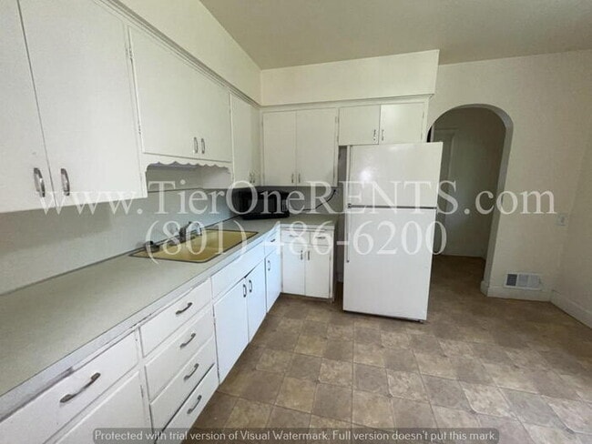 Building Photo - This property offers a NO DEPOSIT option a...