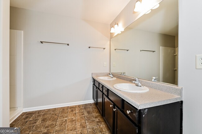 Building Photo - 633 Stevens Pl