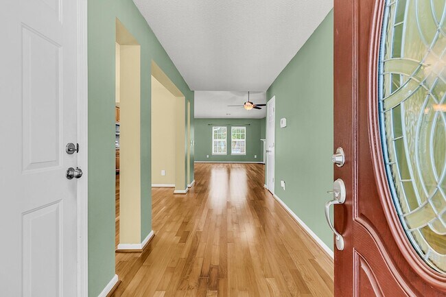 Building Photo - 124 Dovetail Cir