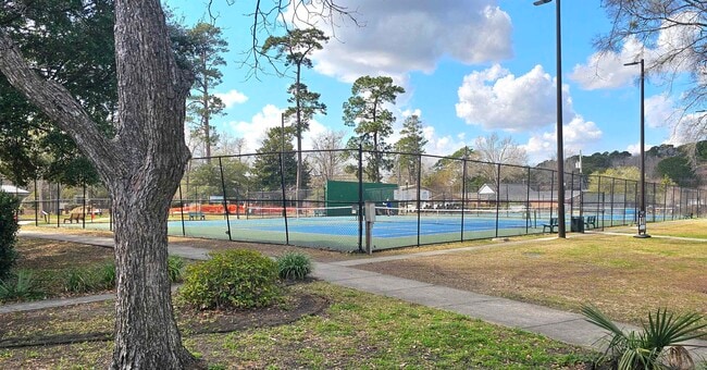 Building Photo - 811 17th Ave