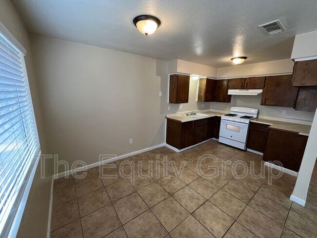 Building Photo - 93 N E St