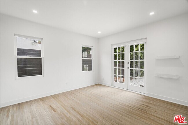 Building Photo - 435 Westmount Dr