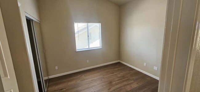 Building Photo - 270 Camelot Dr