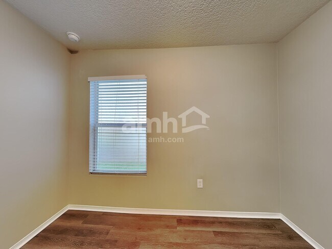 Building Photo - 7271 Wakeview Dr