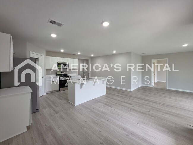 Building Photo - Modern Living in Brookwood Station!