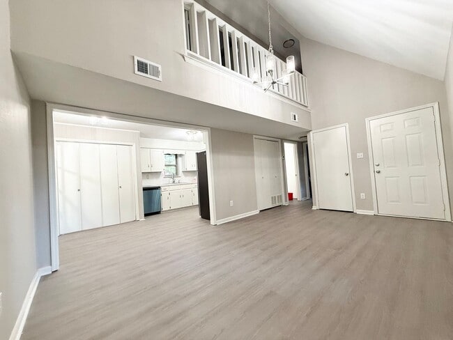 Building Photo - 92 Sycamore Cir