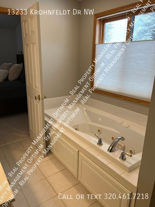 Building Photo - 13233 Krohnfeldt Dr NW