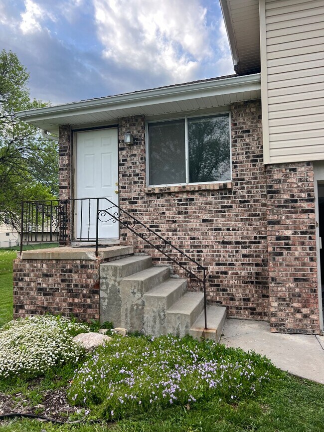 Building Photo - 11226 Roxbury Dr