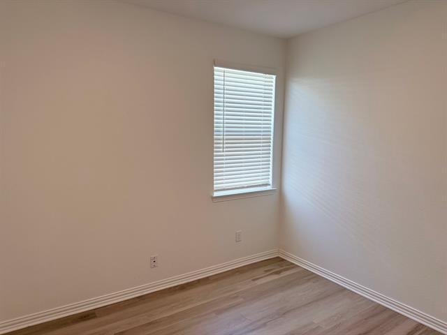 Building Photo - 1833 Lake Grove Dr