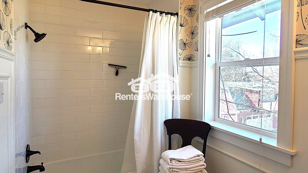 Building Photo - 421 Locust St