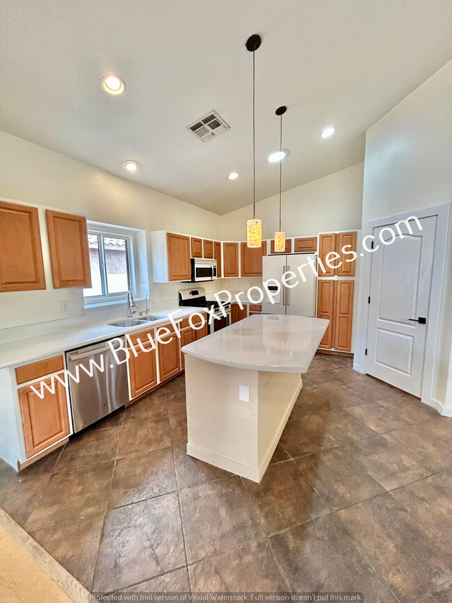 Building Photo - 7447 N Bradstreet Dr