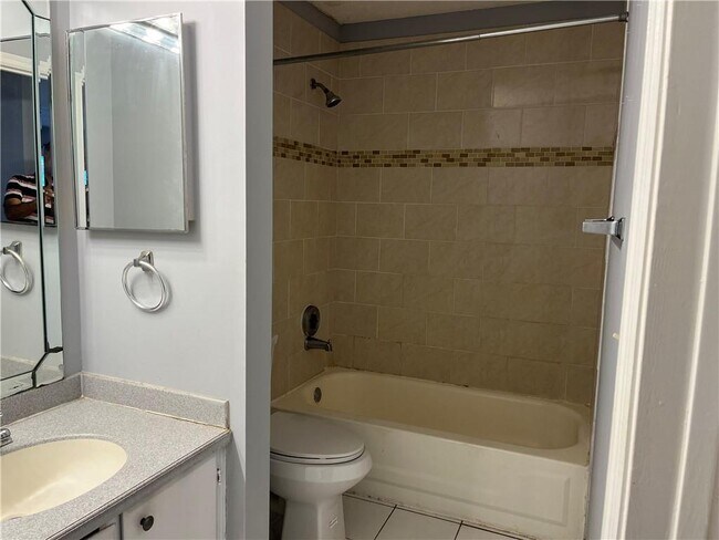 Building Photo - 612 Granville Ct