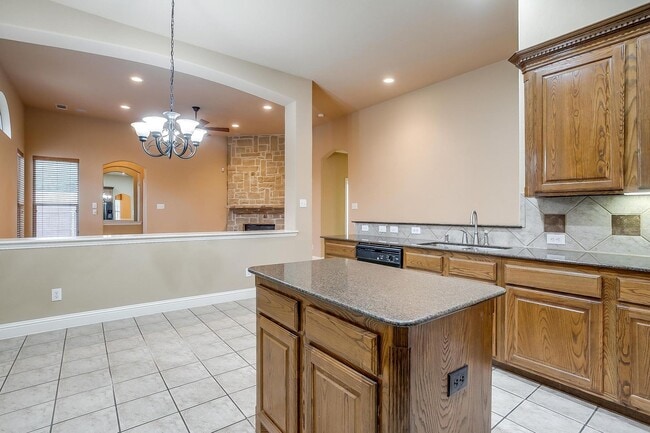 Building Photo - Amazing Well Maintained 3 Bedroom, 2 Bath Home in Euless Gated Community- 76039- Grapevine-Colley...