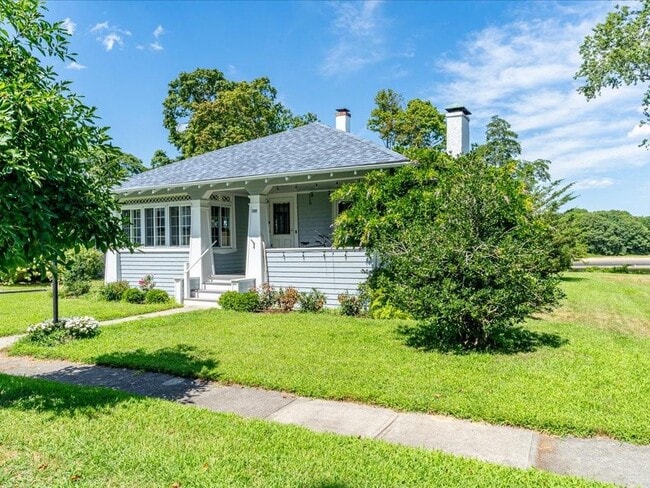 Building Photo - 1102 Buttonwoods Ave