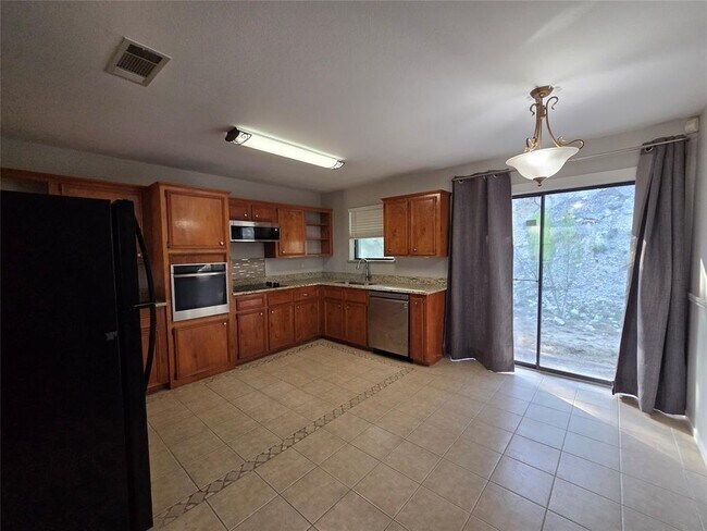 Building Photo - 21600 Long Hill Dr