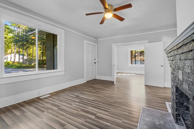 Building Photo - 1522 Columbia College Dr