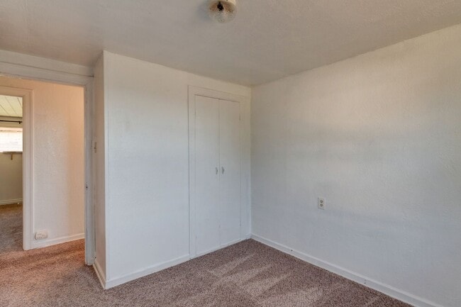 Building Photo - Three Bedroom One Bath House