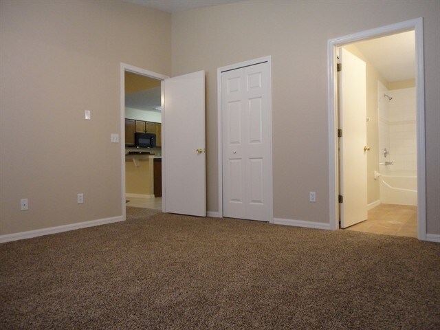 Building Photo - 12024 Cedarfield Dr
