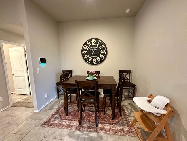 Building Photo - Furnished Rental - Minimum of 30 day stay