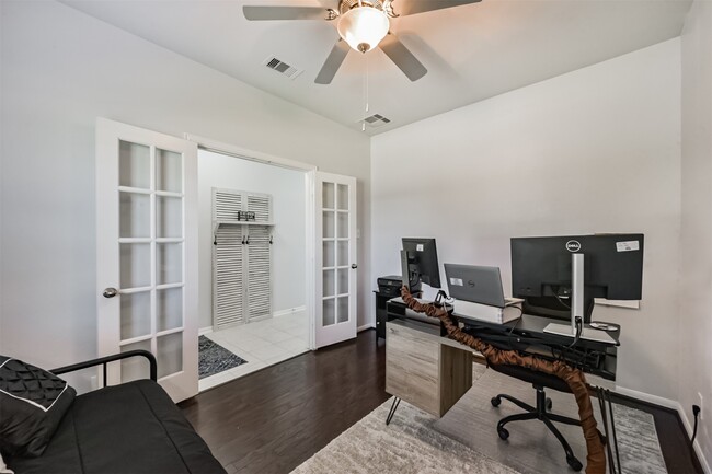 Building Photo - 10018 Chase Ct