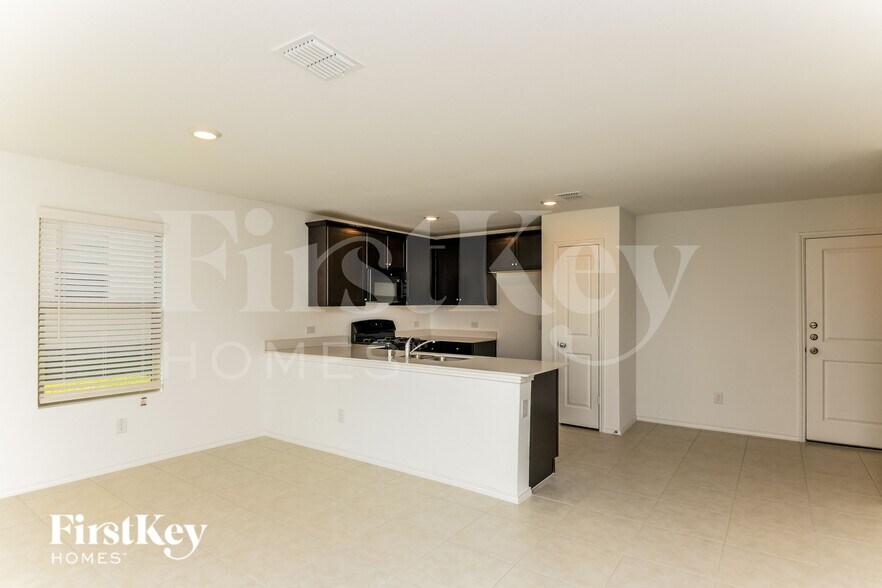 Building Photo - 337 Ranchito Pass